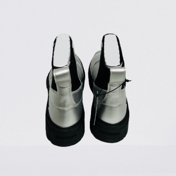 Sorel, Women’s, Caribou Pull-On Chelsea Boots Waterproof 10M Color: Pure Silver - Picture 7 of 10